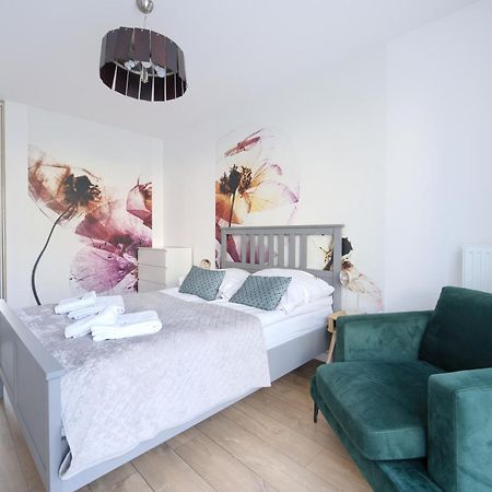Apartamentyprzymorzu Baltycki Z Miejscem Postojowym I Ogrodkiem Kołobrzeg Exteriör bild