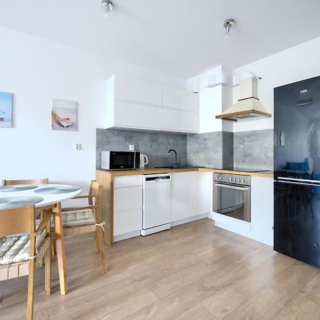 Apartamentyprzymorzu Baltycki Z Miejscem Postojowym I Ogrodkiem Kołobrzeg Exteriör bild